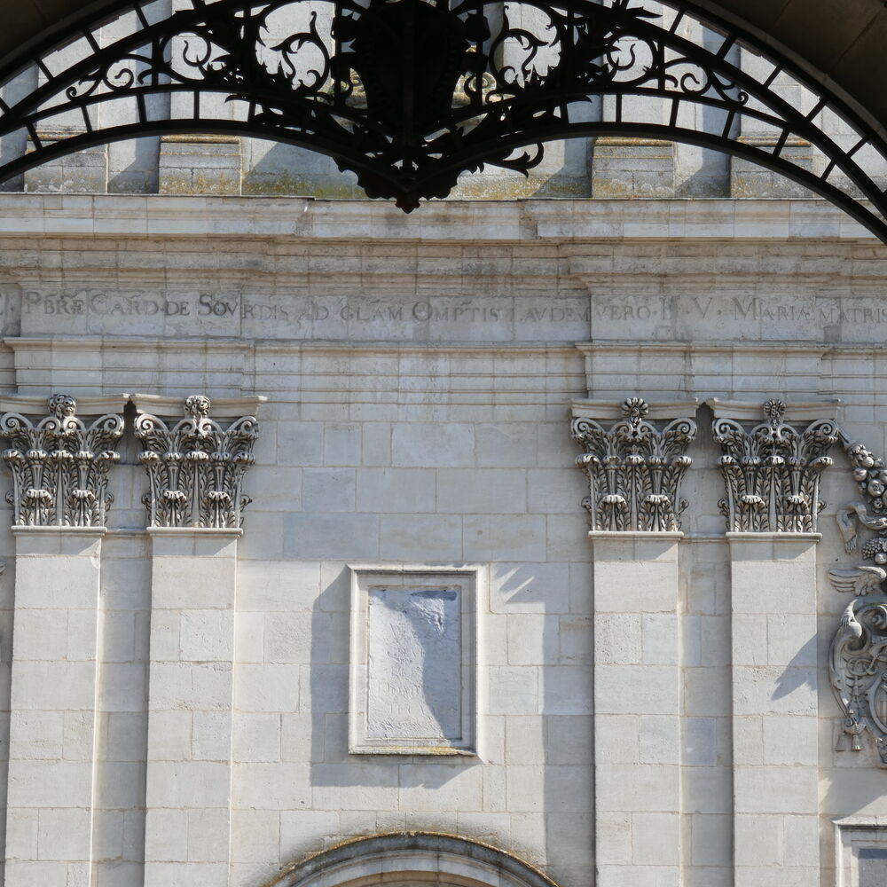 Façade de l'église Saint-Bruno, depuis le protail du cimetière, 2022_FG