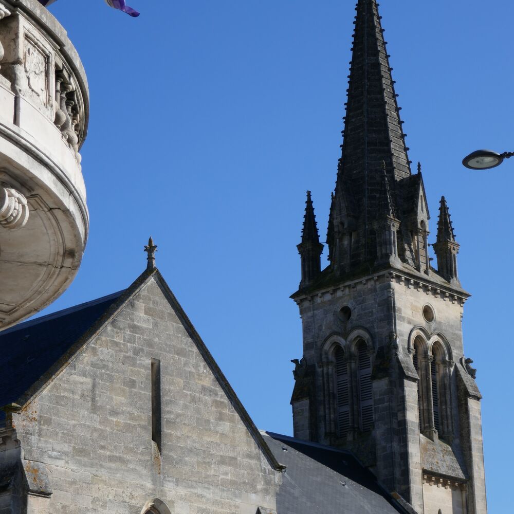 Le clocher et la façade sud.
