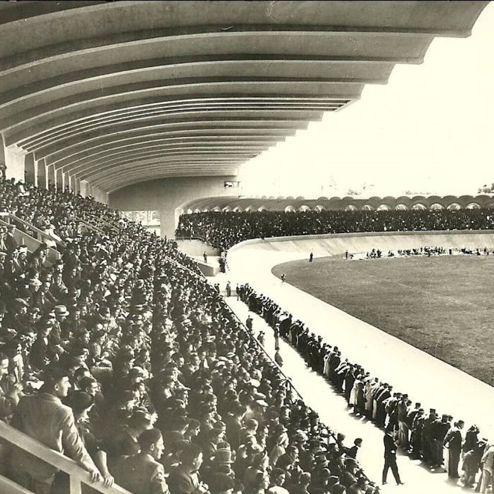 tribunes lors d'un match de rugby, vers 1930_CP