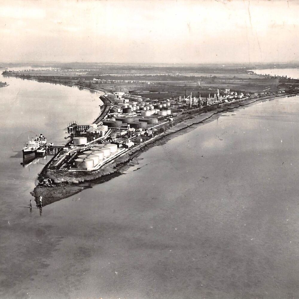 vue aérienne de la pointe du Bec d'Ambès, vers 1950_CP