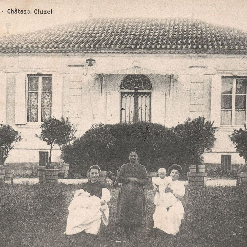 Carte postale du domaine de Cluzel au début du 20e siècle, façade sur jardin 