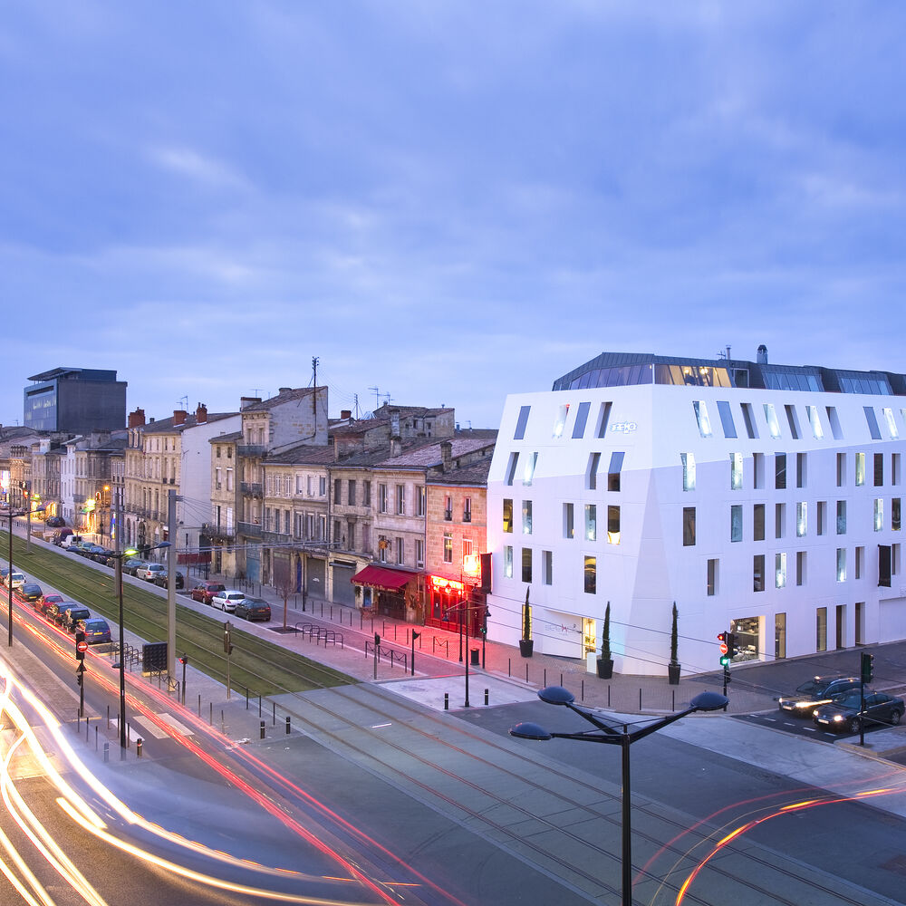 Vue de l'hôtel depuis les quais.