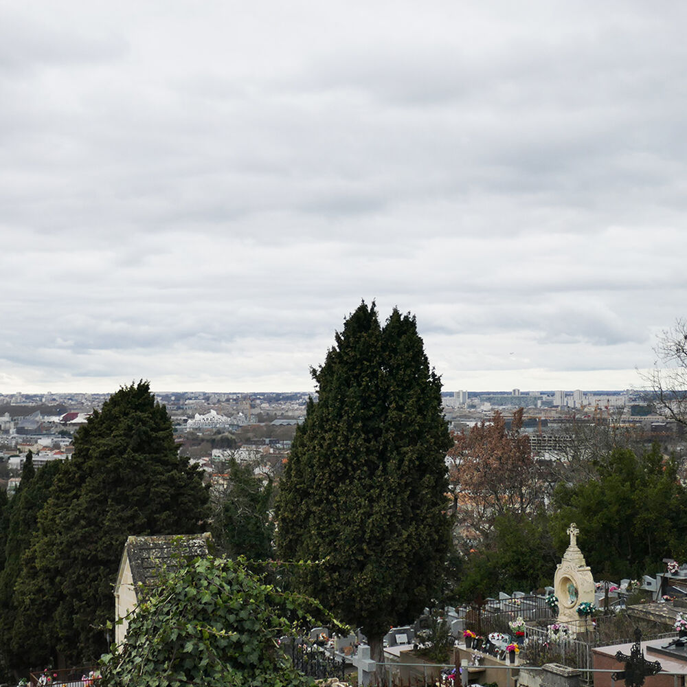 Vue depuis le cimetière catholique Saint-Romain à Cenon, en 2023