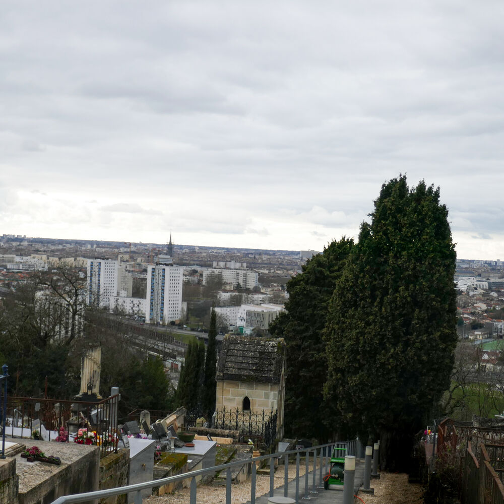 Cimetière catholique Saint-Romain à Cenon, en 2023