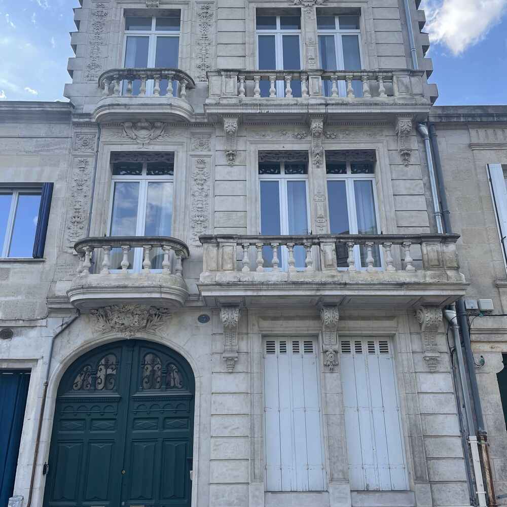 Façade maison 5 rue Bauducheu, Gaston Grelet architecte et B. Durry entrepreneur fin XIXe siècle.