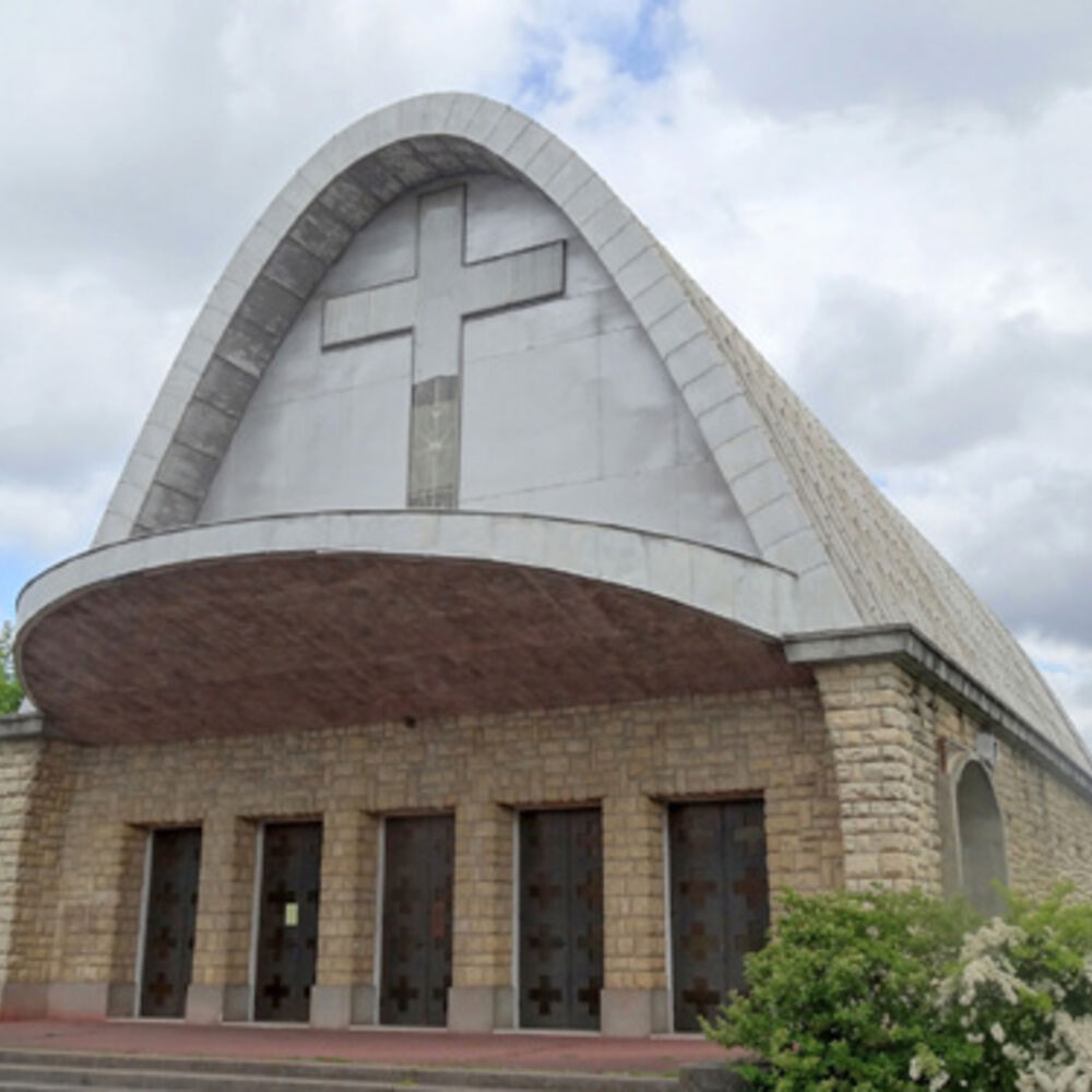 Vue de la façade principale de l'église