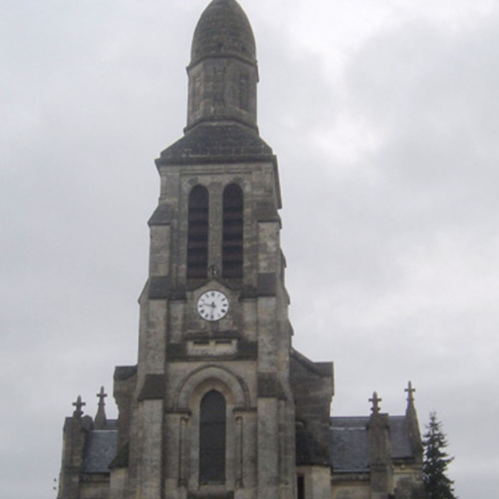 Vue de la façade principale de l'église