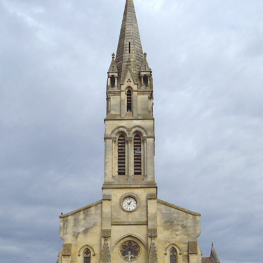 Vue de la façade principale de l'église