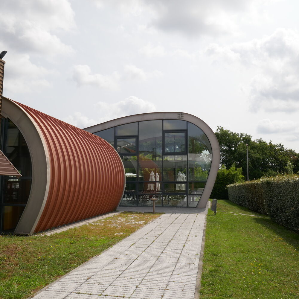 Vue arrière de la Caféteria Filhet-Alllard, Luc Arsène-Henry et Alain Triaud, architectes 2004.