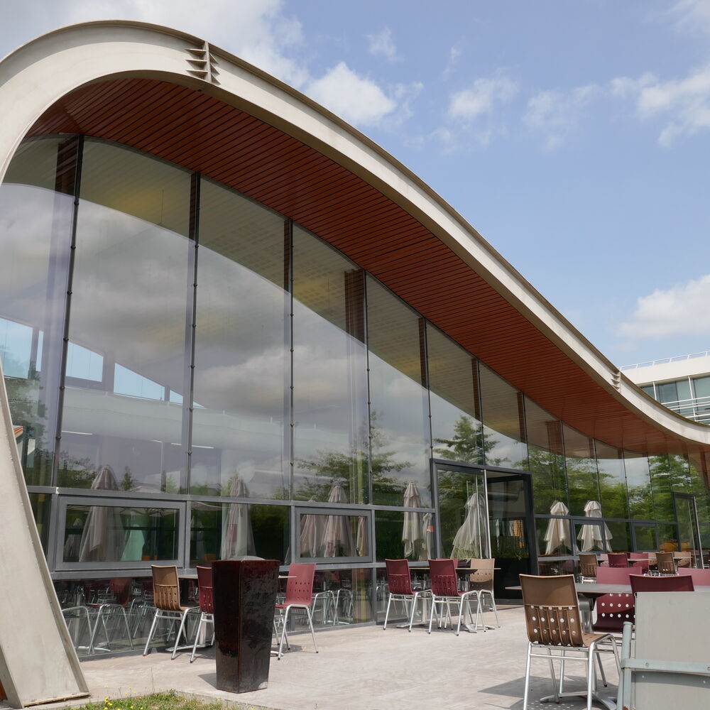 Façade Caféteria Filhet-Alllard, Luc Arsène-Henry et Alain Triaud, architectes 2004.