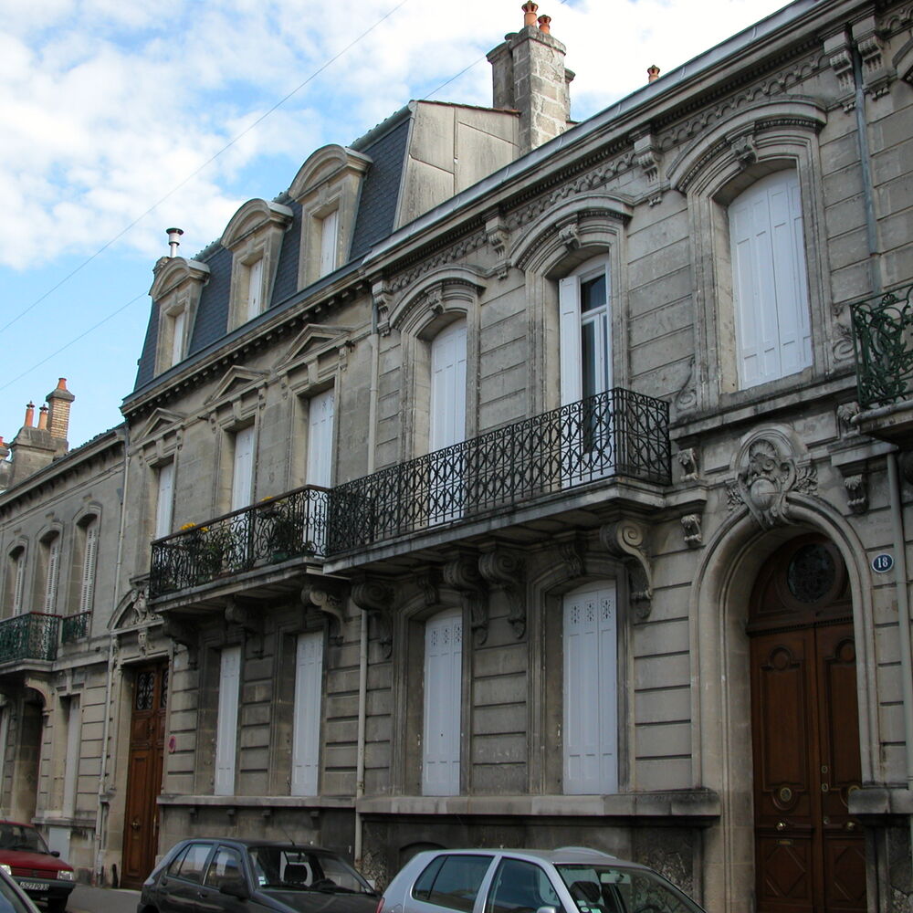 Vue des maisons depuis la rue Pérey