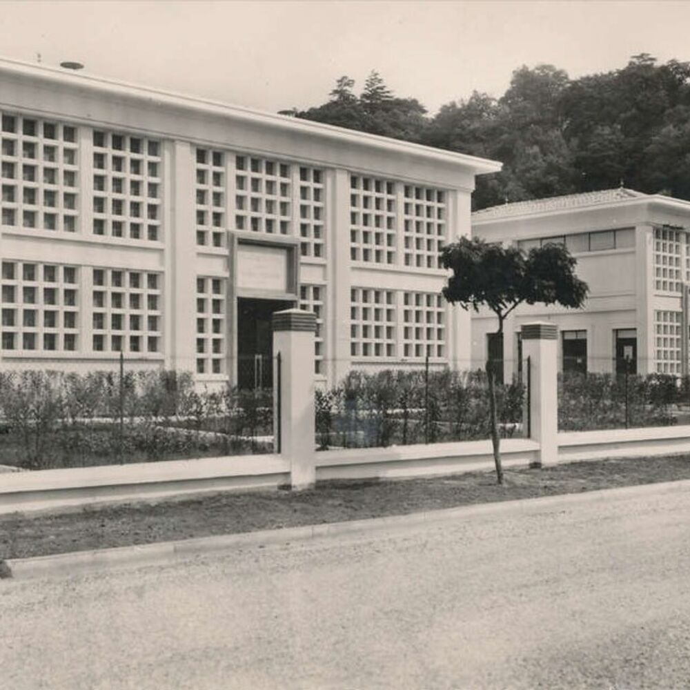 Les anciens bains-douches de Floirac, carte postale vers 1950.
