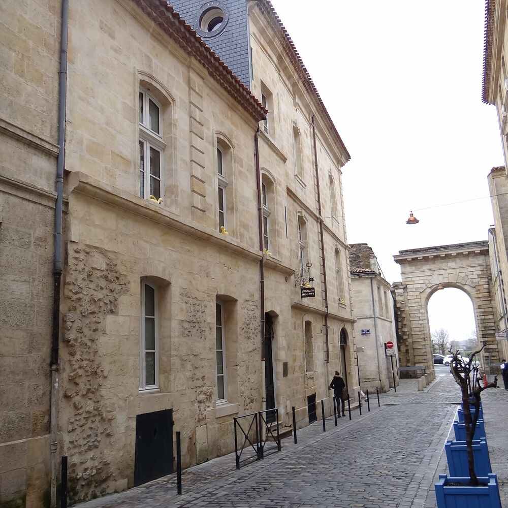 Vue en perspective sur la porte de Monnaie