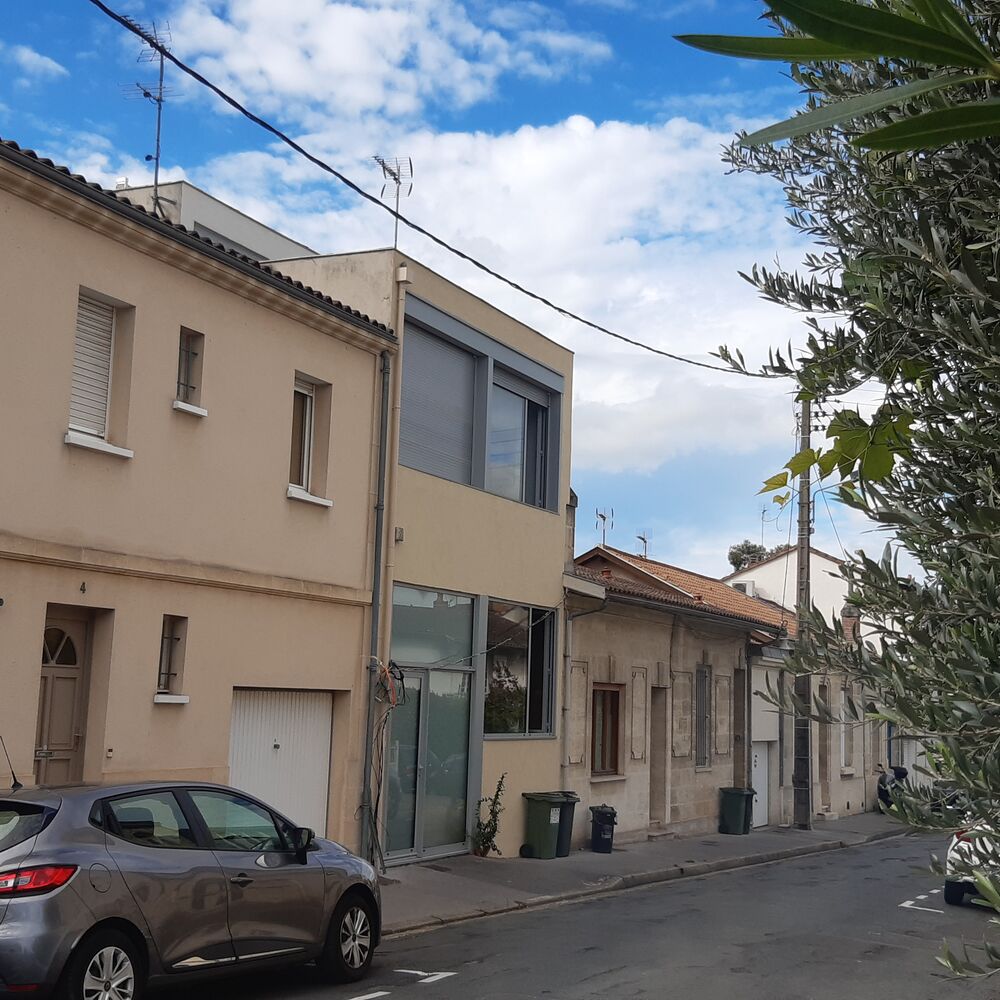 Façade sur la rue Jean de la Fontaine