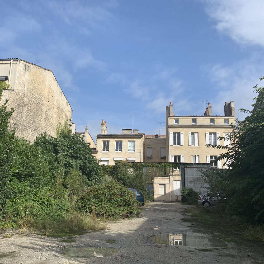 Vue du jardin vers la rue Lebrun