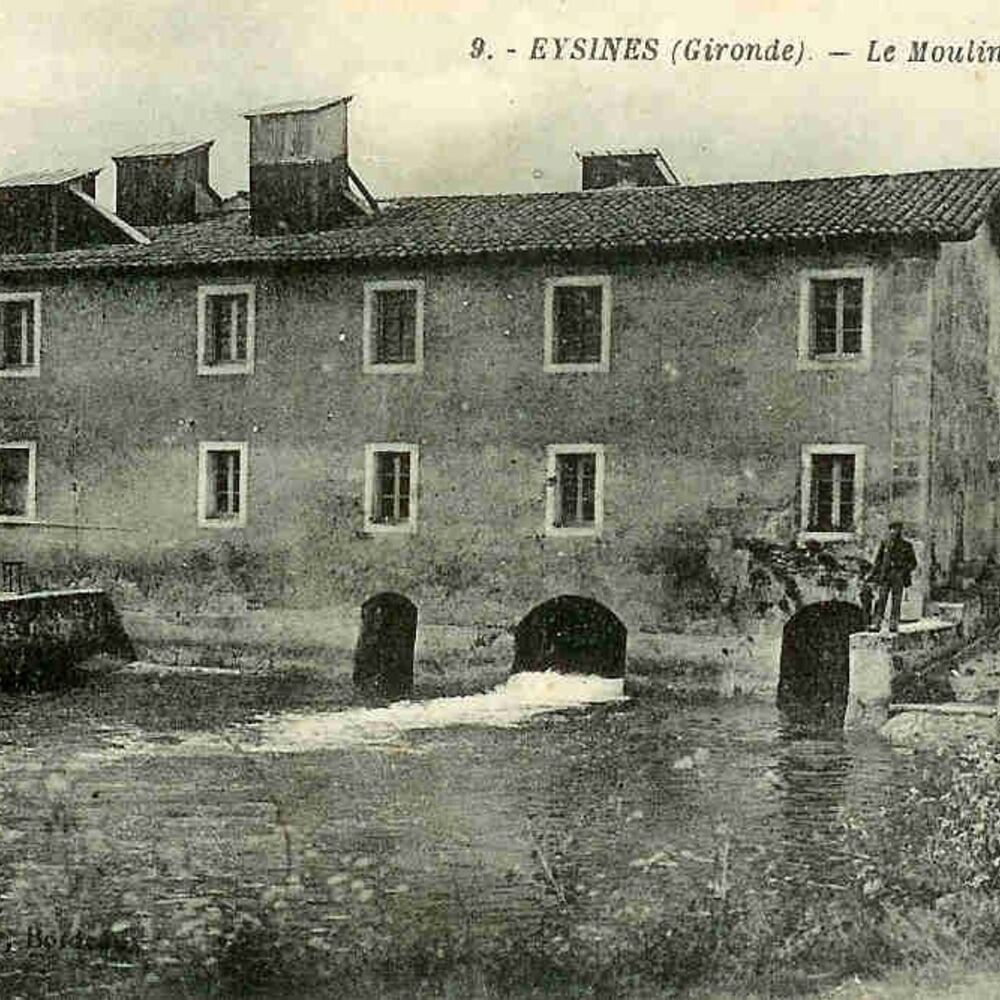 Vue générale du moulin blanc sur la Jalle