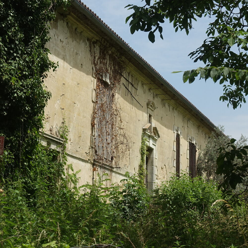 Ancien grand chai à vin devenu centre équestre -Domaine de la Burthe Floirac