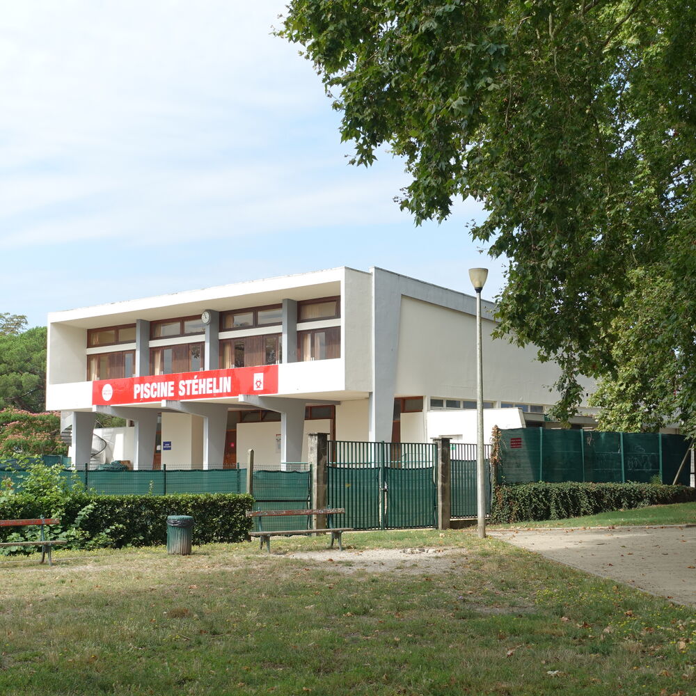 Piscine depuis le square 