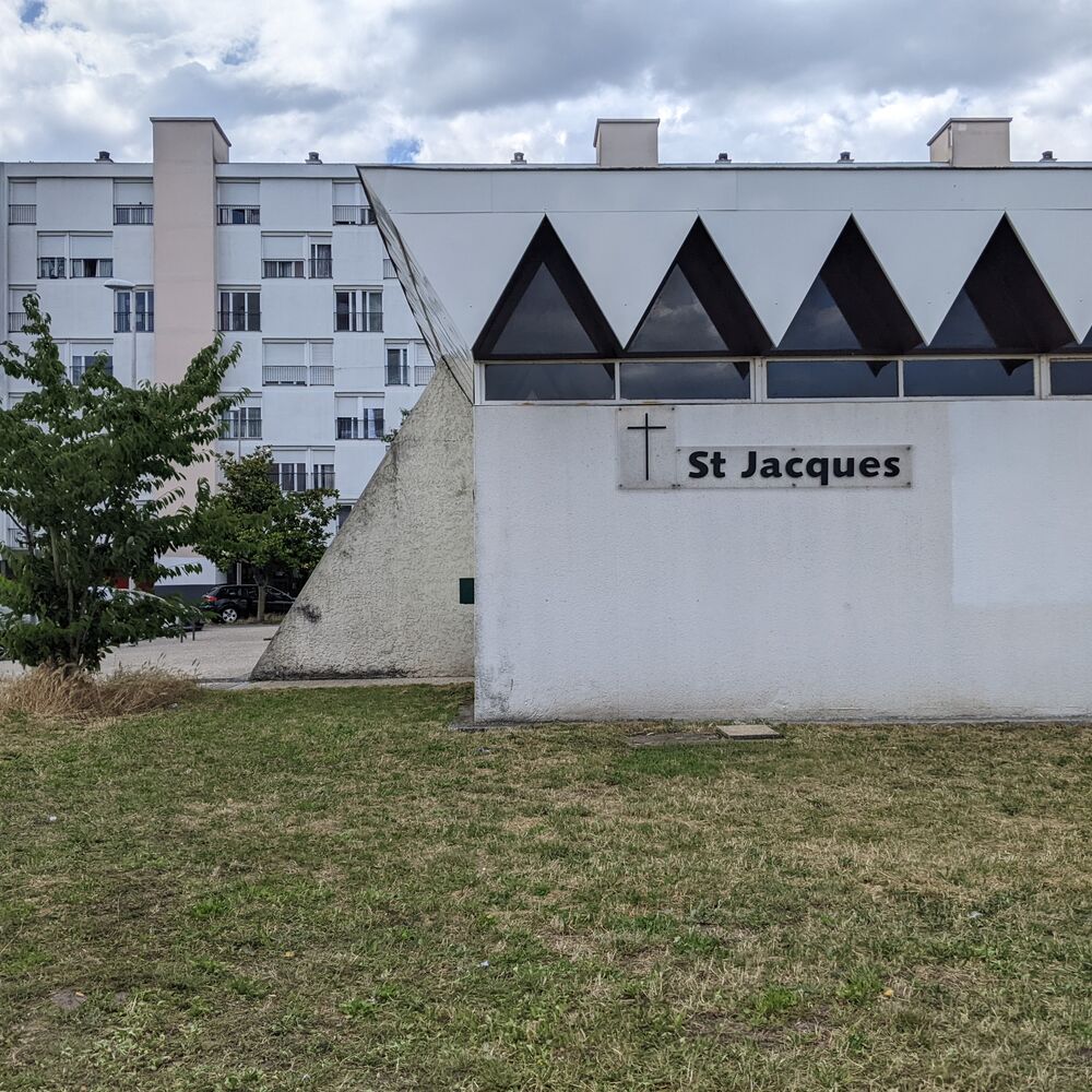 Vue extérieure de l'église, côté sud.