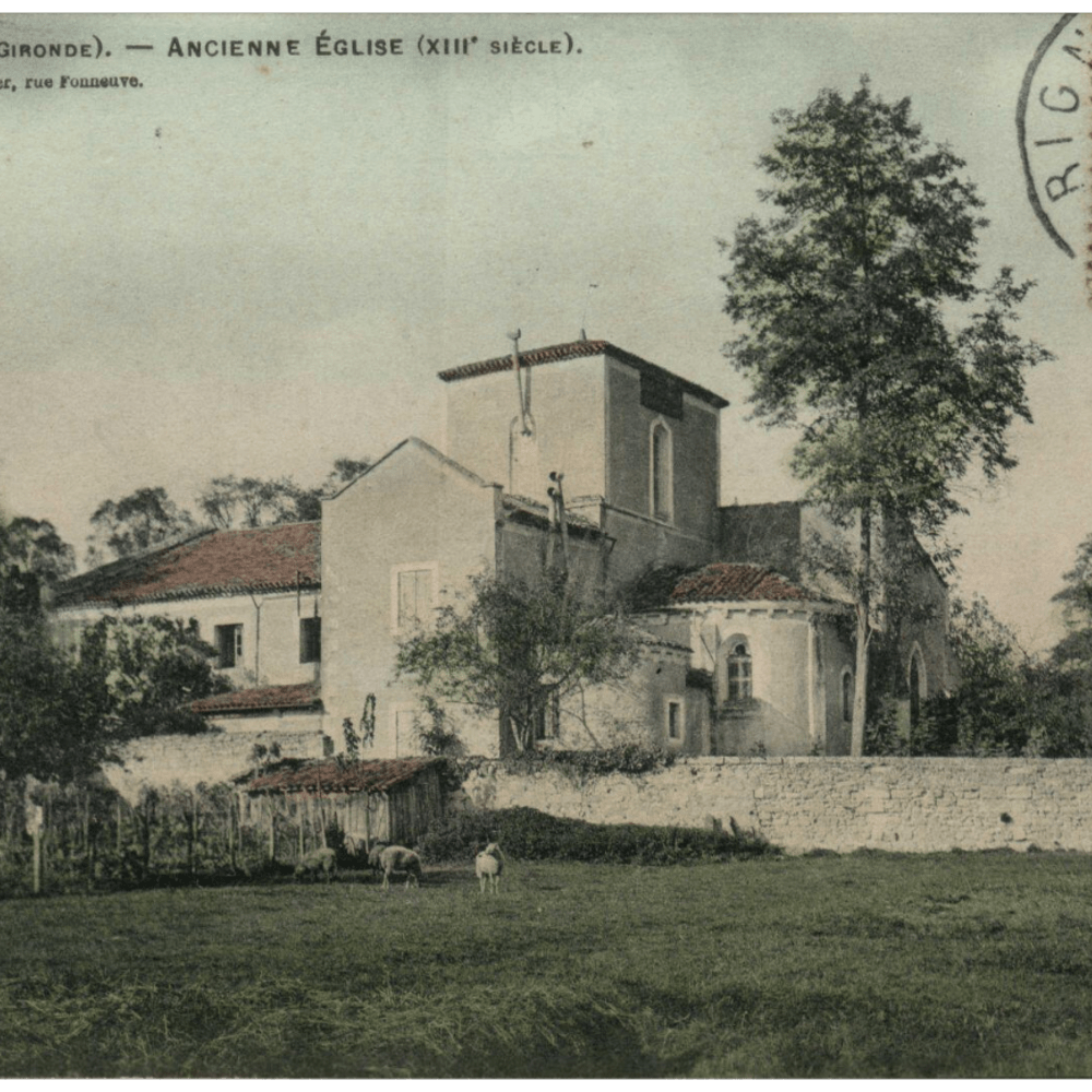 Vue de la façade sud de l’église, avec l’abside et l’absidiole, carte postale de 1907