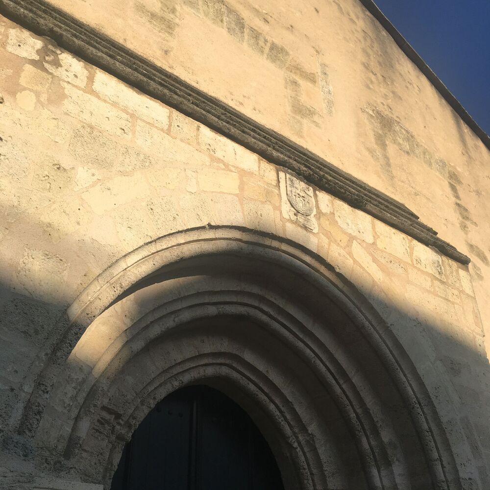 Détail du portail d’entrée avec blason de la Ville de Bordeaux