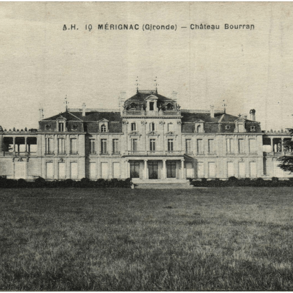 Vue de la façade sud du château depuis le parc, carte postale de 1915