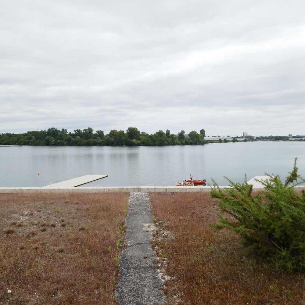 Le point de vue sur le plan d'eau, vue depuis la coursive.