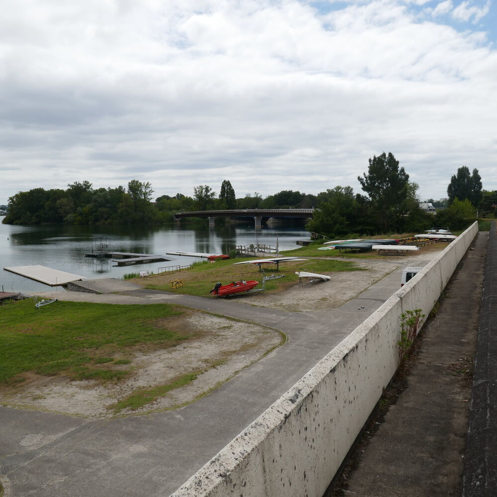 Le point de vue sur le plan d'eau, vue depuis la coursive.