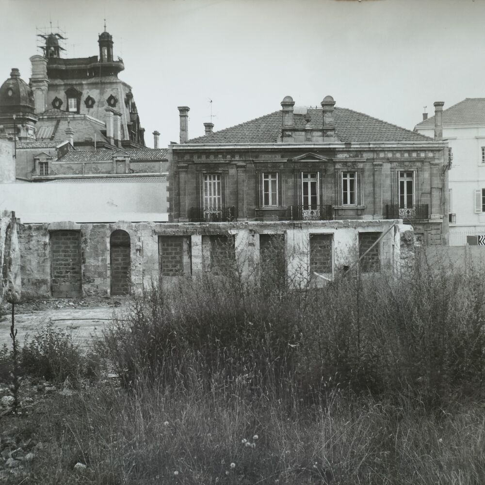 Le terrain avant la construction du conservatoire, vue vers les chais Descas, vers 1970.