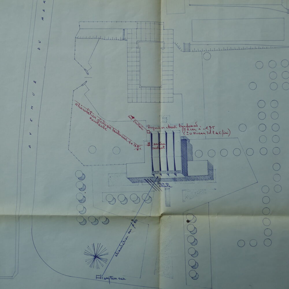 Plan de masse du bâtiment des vestiaires-douches, par les architectes Chaveron, décembre 1964.