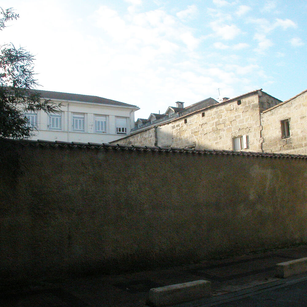 Mur de clôture sur la rue Sauteyron