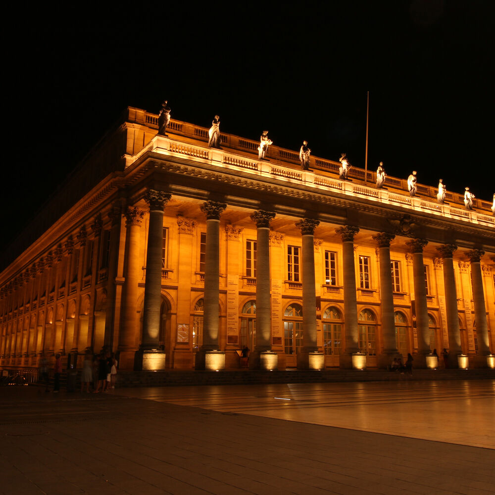 Façade principale de théâtre