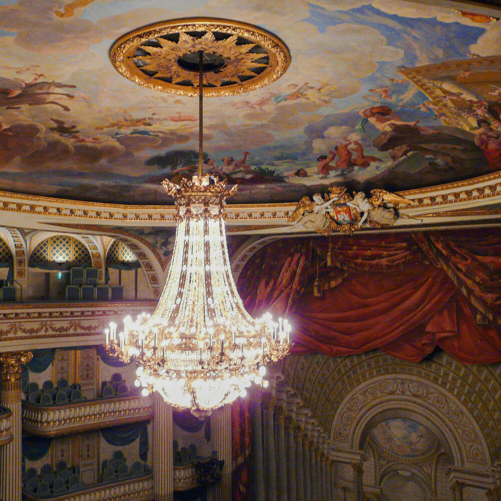 Coupole de la salle de spectacle peinte par Jean-Baptiste-Claude Robin (fin du XVIIIe siècle)