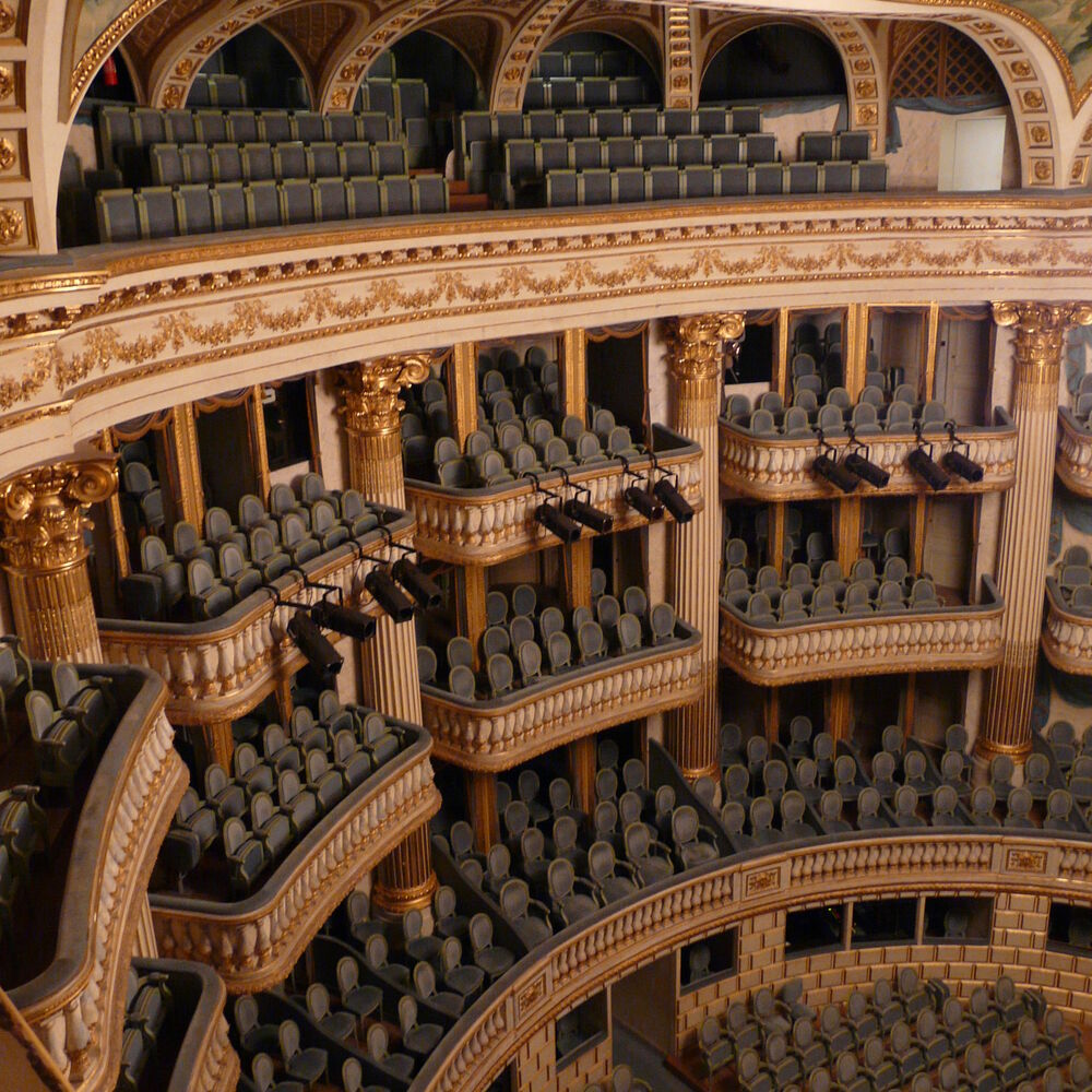 Gradins de la salle du spectacle 