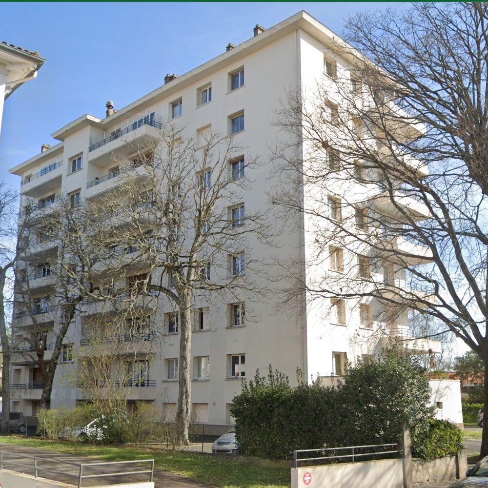 Vue de la façade postérieure depuis la rue Jules Ferry.