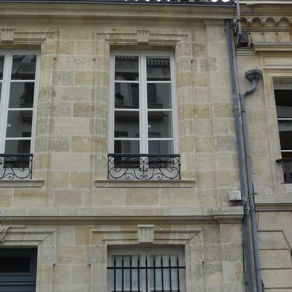 Détail d'une baie sur la façade principale