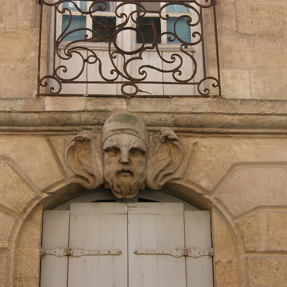 Mascaron sur baie