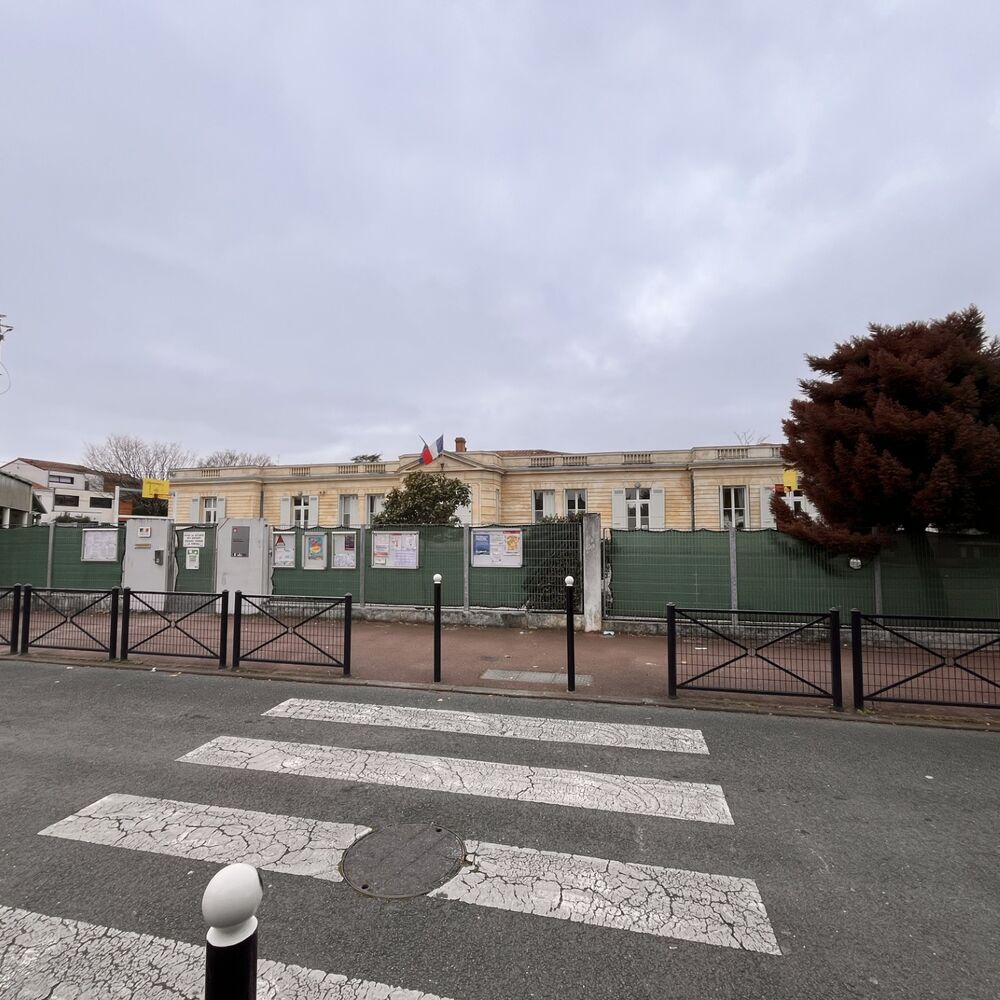 Façade principale depuis la rue Paul Doumer