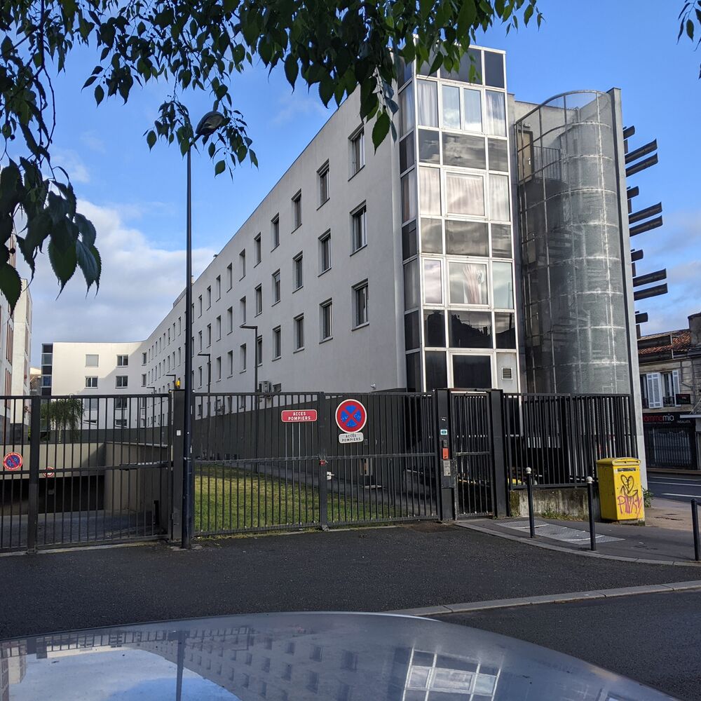 Façade postérieure des chambes, vue depuis la rue des Anciens-Combattants-d'Afrique.
