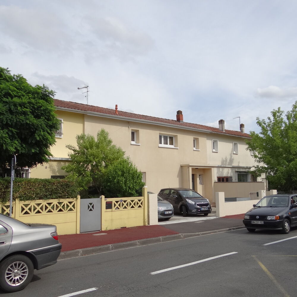 Un exemple de maisons jumelées à étage en 2017.