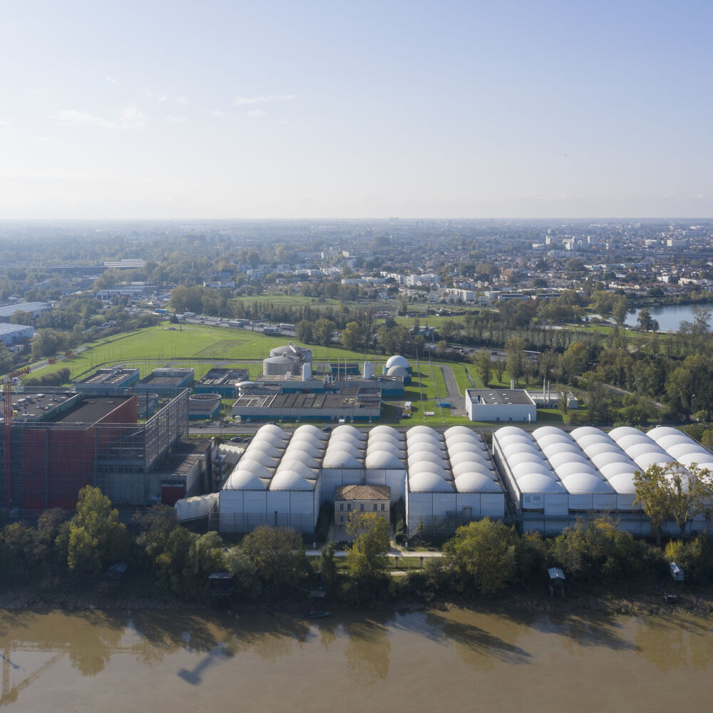 Vue vers la station d'épuration Clos de Hilde et l'usine de valorisation énergétique ASTRIA 