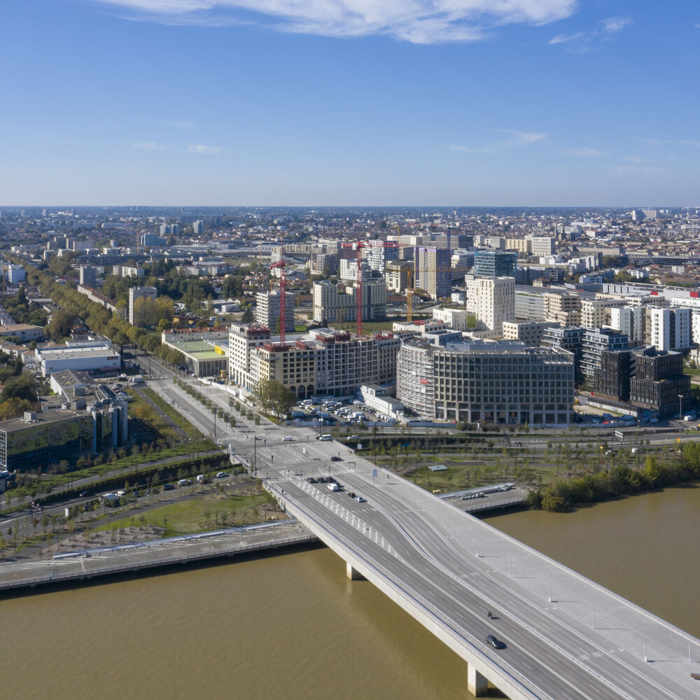 Vue du débouché du pont Simone-Veil