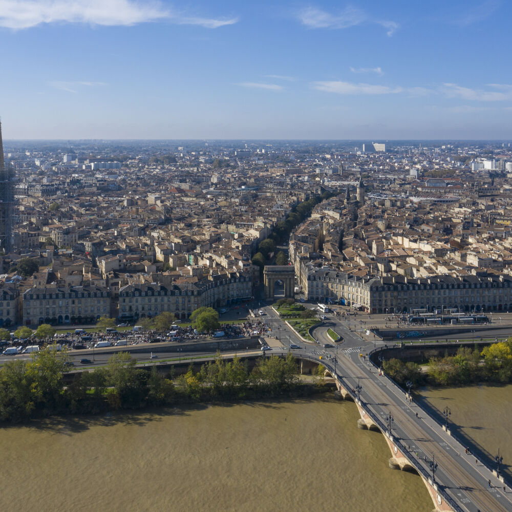 Vue vers Bordeaux à la hauteur du pont de pierre