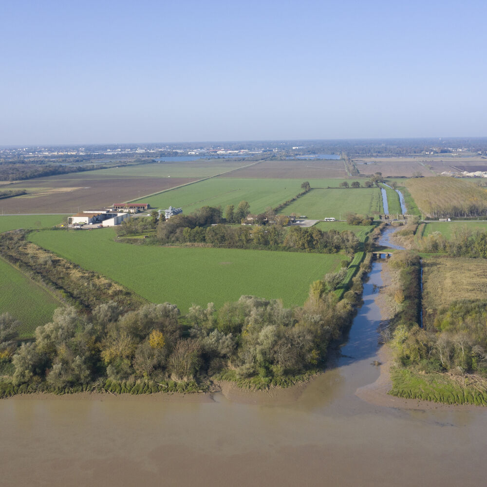 Vue vers Parempuyre à la hauteur de l'embouchure de la jalle de la Lande