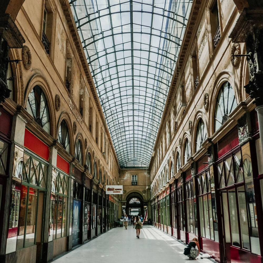 Vue sur la galerie commerciale et sa verrière