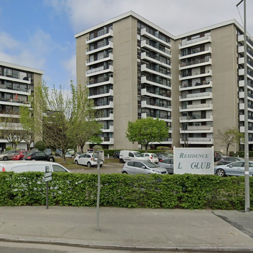 Vue des premiers immeubles de la résidence Le Club, au croisement des avenues René-Coty et Leclerc. 