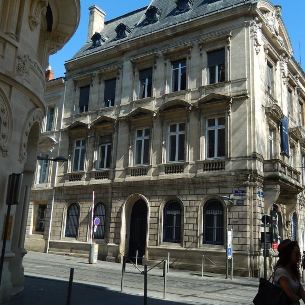façade latérale donnant sur la rue Vital-Carles.