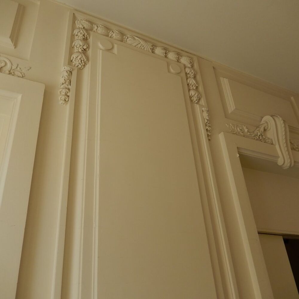 Décor intérieur de l'un des salons de l'étage.