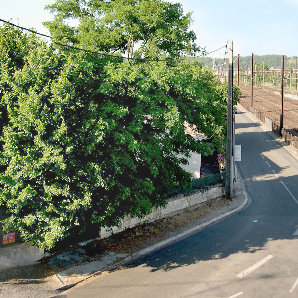 En 2004, ex restaurant cheminot, le poste d'aiguillage et la butte de tri.