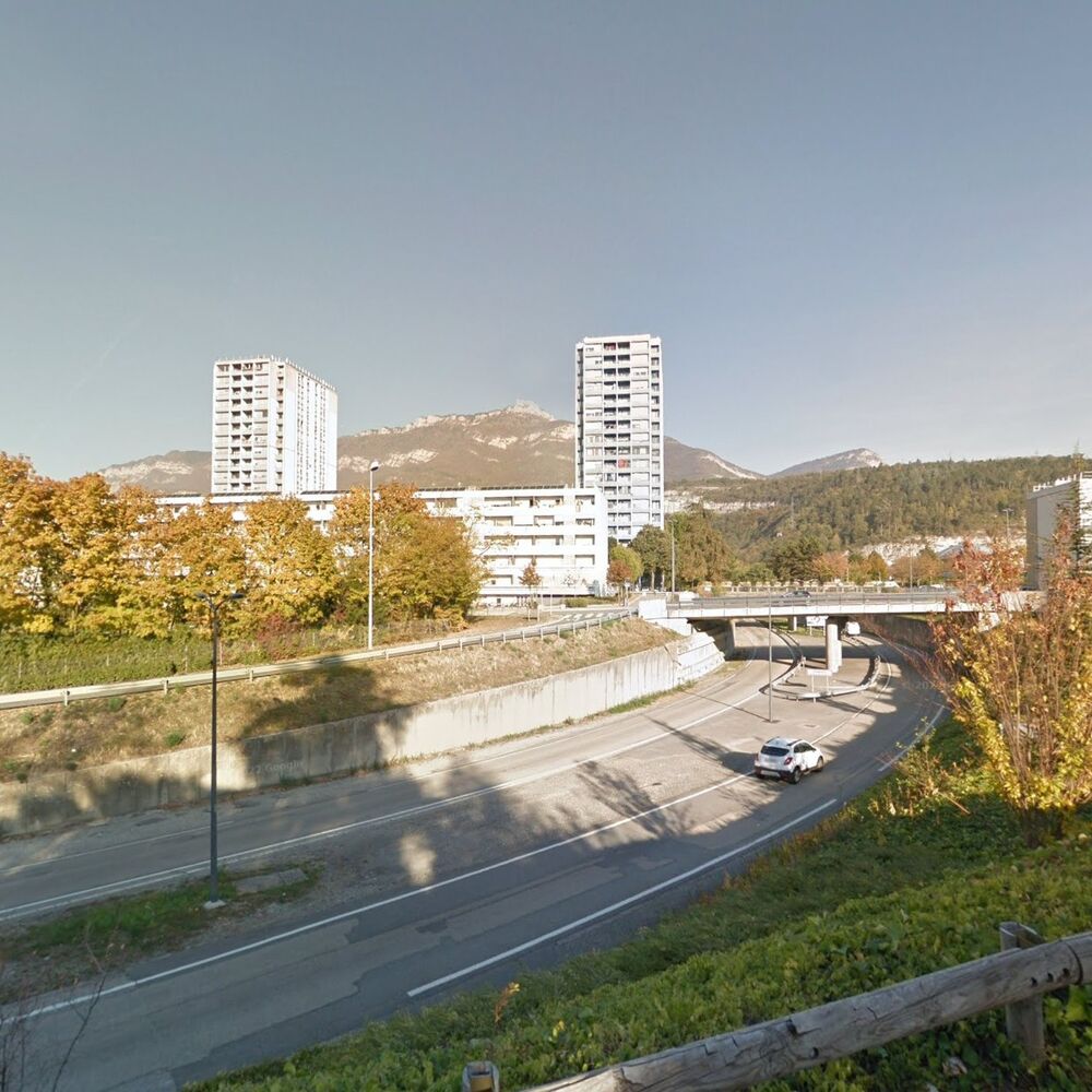 Les tours et les immeubles de la ZUP de la Croix-Rouge à Chambéry par Jean Dubuisson.